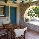 Apartament Aronis *