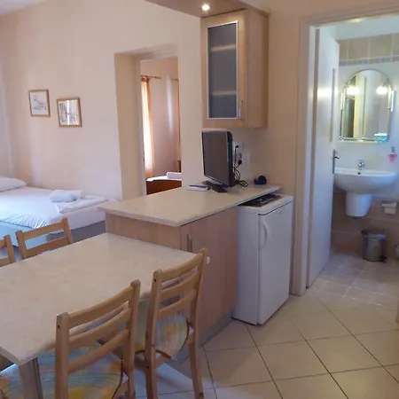 Aronis Apartmán